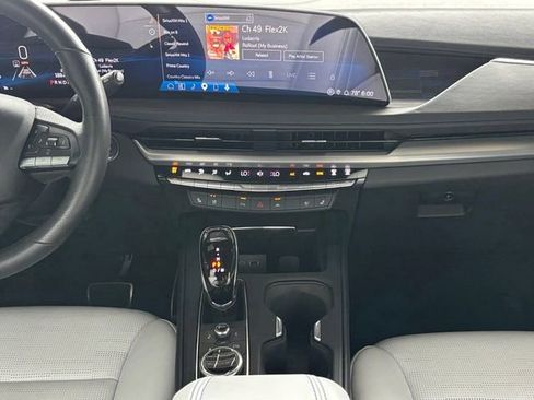 Used 2024 Cadillac XT4 Sport FWD image 3