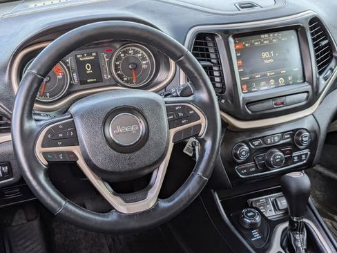 Used 2017 Jeep Cherokee Latitude w/ Cold Weather Group AWD/4WD image 12