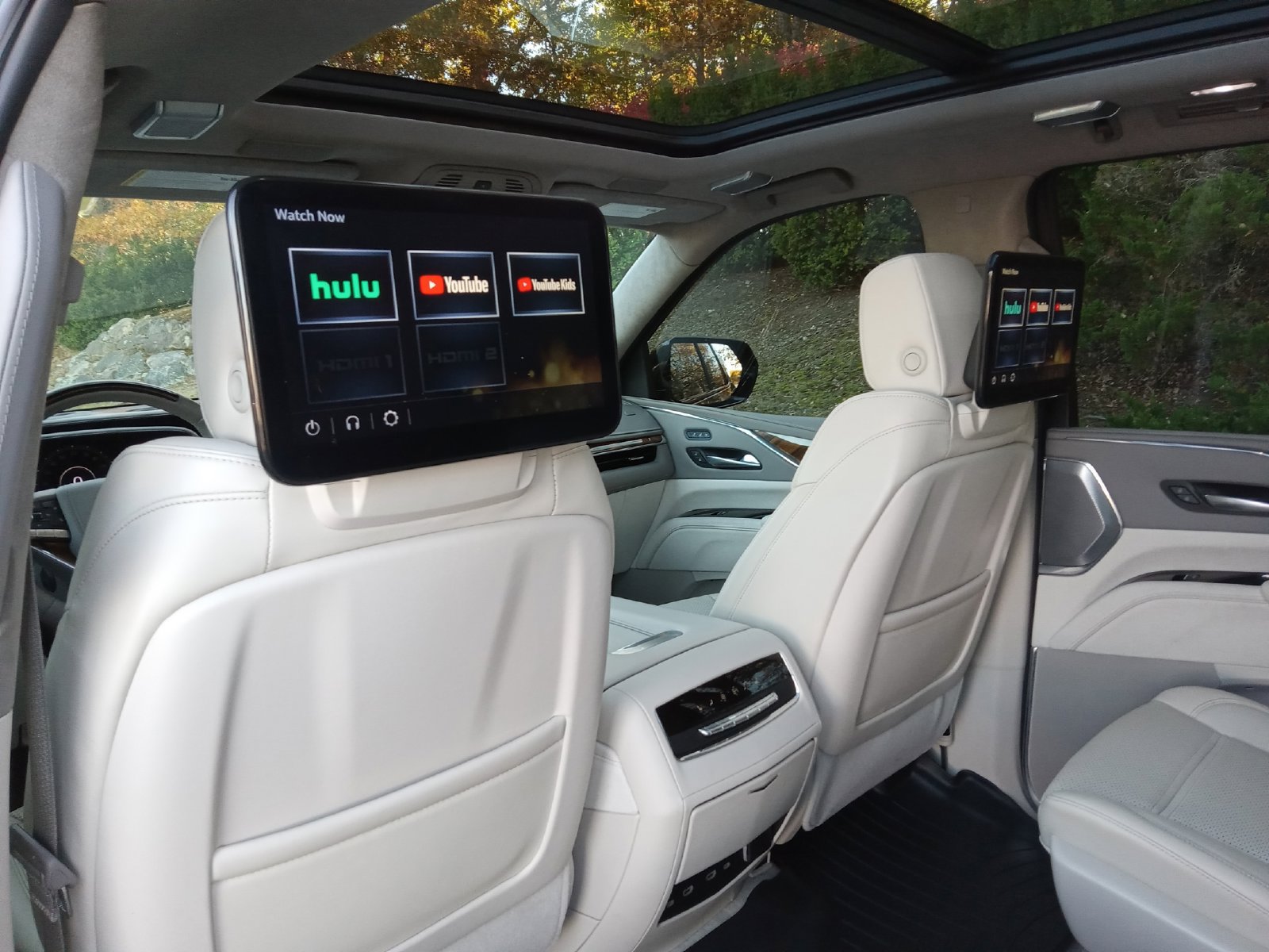 Used 2024 Cadillac Escalade Sport Platinum w/ LPO, ONYX Package AWD/4WD image 24