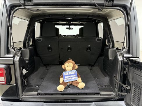 Used 2019 Jeep Wrangler Unlimited Sport image 8