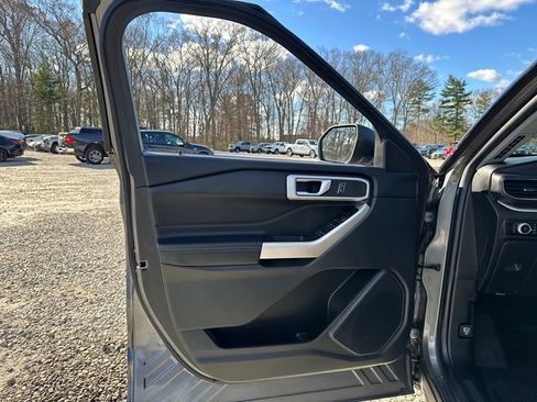 Certified 2022 Ford Explorer XLT w/ Equipment Group 202A image 30
