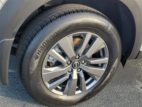 Used 2025 Nissan Pathfinder S image 24