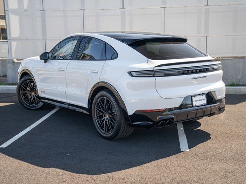 New 2026 Porsche Cayenne GTS AWD/4WD image 3