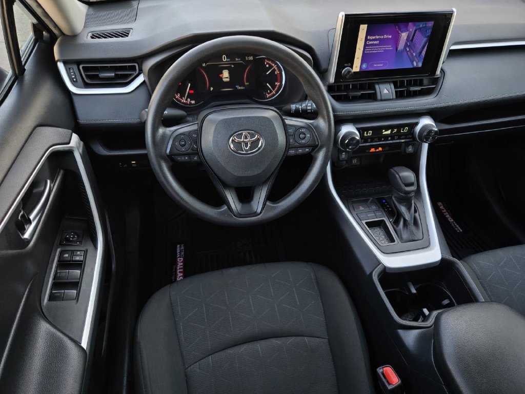 Used 2025 Toyota RAV4 XLE FWD image 15