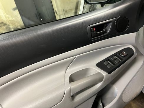 Used 2014 Toyota Tacoma PreRunner image 36