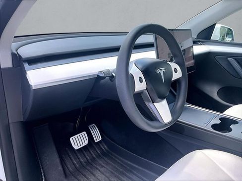 Used 2023 Tesla Model Y Performance AWD/4WD image 14