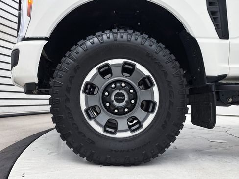 Used 2024 Ford F350 Lariat w/ Tremor Off-Road Package image 19