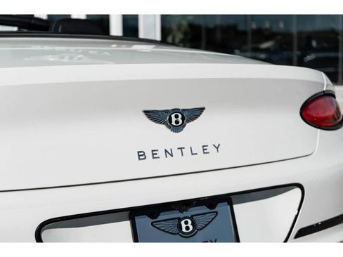 Used 2022 Bentley Continental GT V8 image 11
