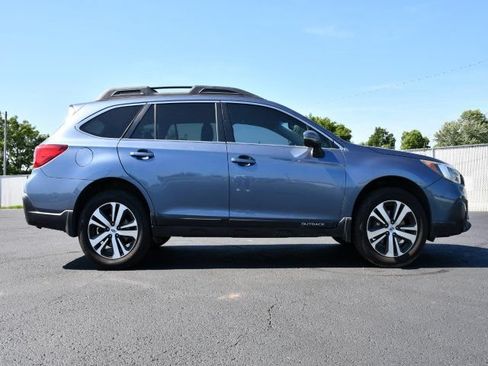 Used 2018 Subaru Outback 3.6R Limited AWD/4WD image 8