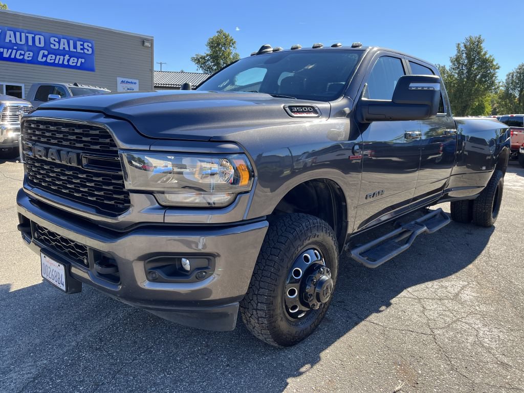 Used 2024 RAM 3500 Big Horn w/ Night Edition AWD/4WD image 2