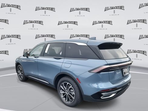 New 2025 Lincoln Nautilus Premier image 3