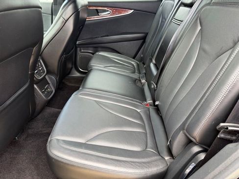 Used 2017 Lincoln MKX Reserve FWD image 9
