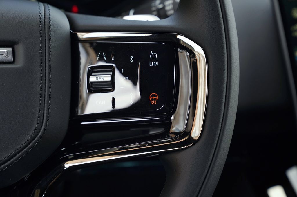 New 2026 Land Rover Range Rover Sport Dynamic SE AWD/4WD image 17