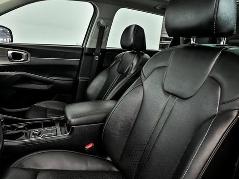 Used 2022 Kia Sorento S w/ Panoramic Sunroof Package image 12