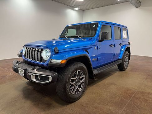 Used 2024 Jeep Wrangler Unlimited Sahara w/ Technology Group AWD/4WD image 38