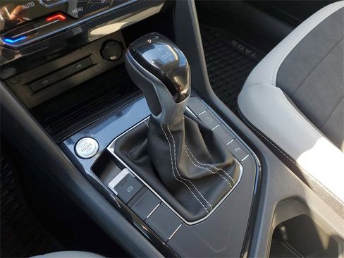 Used 2025 Volkswagen Taos SE w/ Panoramic Sunroof Package image 22