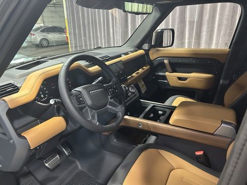 Used 2024 Land Rover Defender 130 X image 12