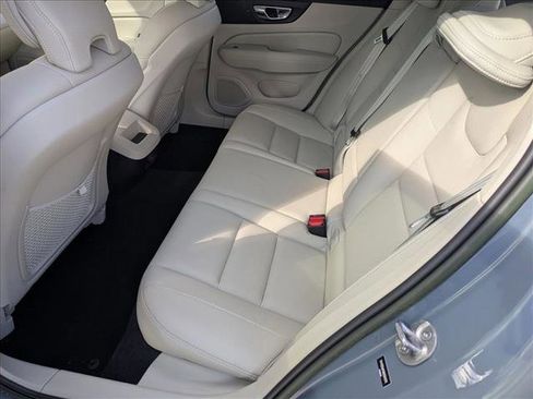 Used 2022 Volvo V60 T5 Cross Country image 16