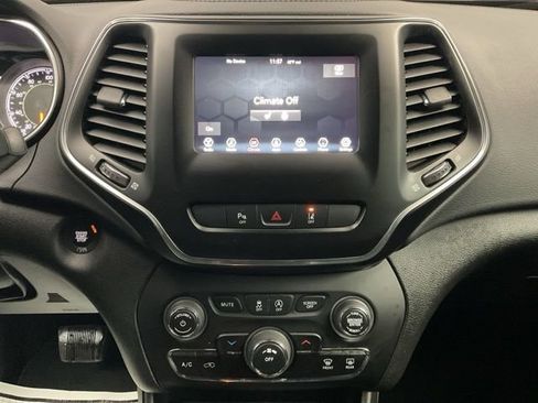 Used 2021 Jeep Cherokee Latitude Plus image 17