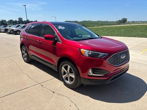 Certified 2023 Ford Edge SEL w/ Convenience Package AWD/4WD image 3