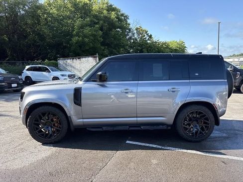 Used 2024 Land Rover Defender 110 SE AWD/4WD image 4