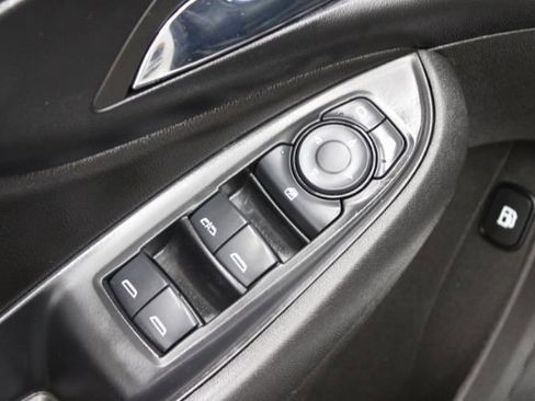 Used 2016 Chevrolet Volt LT w/ Comfort Package image 10