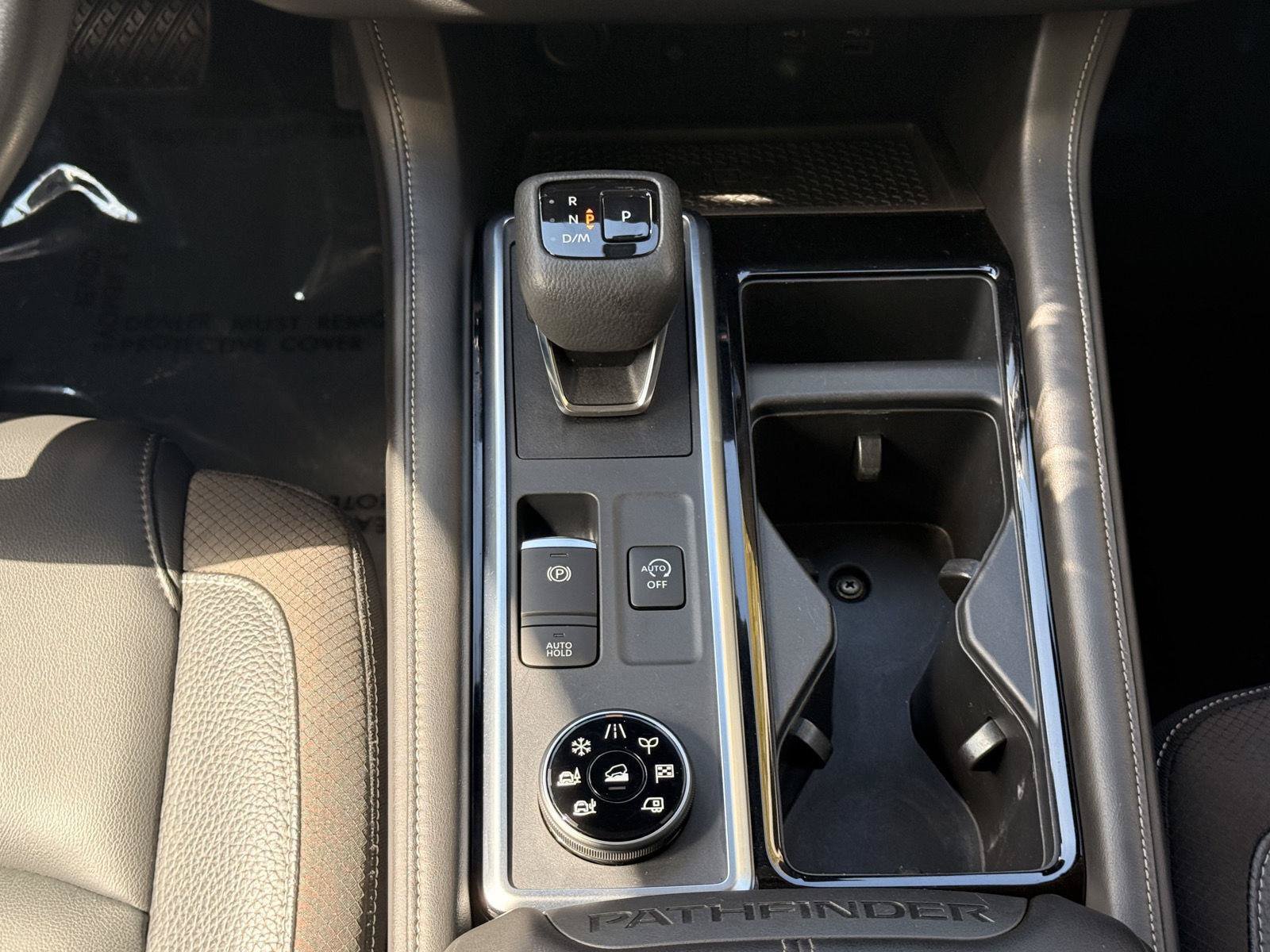 Used 2023 Nissan Pathfinder SL AWD/4WD image 31