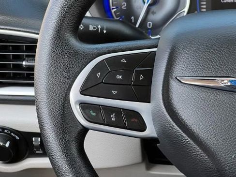 Used 2020 Chrysler Voyager Lxi image 31