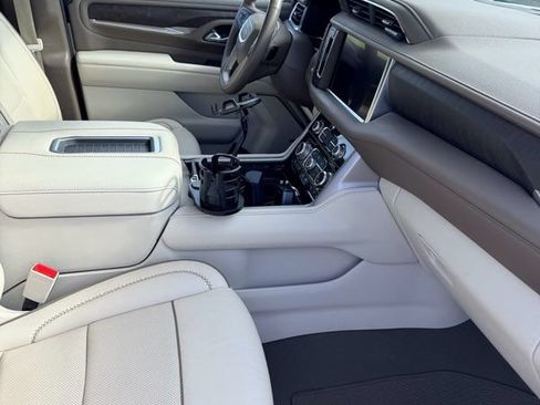 Used 2024 GMC Yukon XL Denali RWD image 6