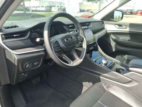 Certified 2024 Jeep Grand Cherokee Limited w/ Black Appearance Package AWD/4WD image 7