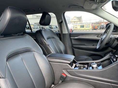 Used 2023 Jeep Grand Cherokee L Limited image 15