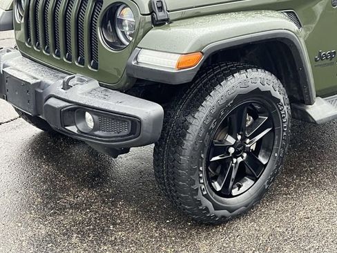 Used 2022 Jeep Wrangler Unlimited Sahara image 9