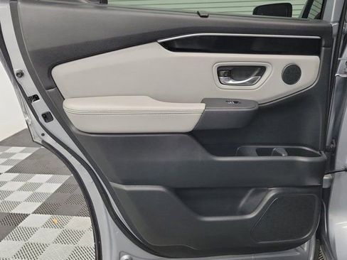 Certified 2025 Honda Pilot EX-L image 16