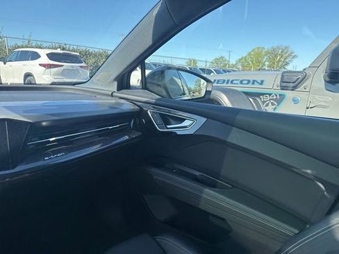 Used 2022 Audi Q4 e-tron Premium Plus image 17