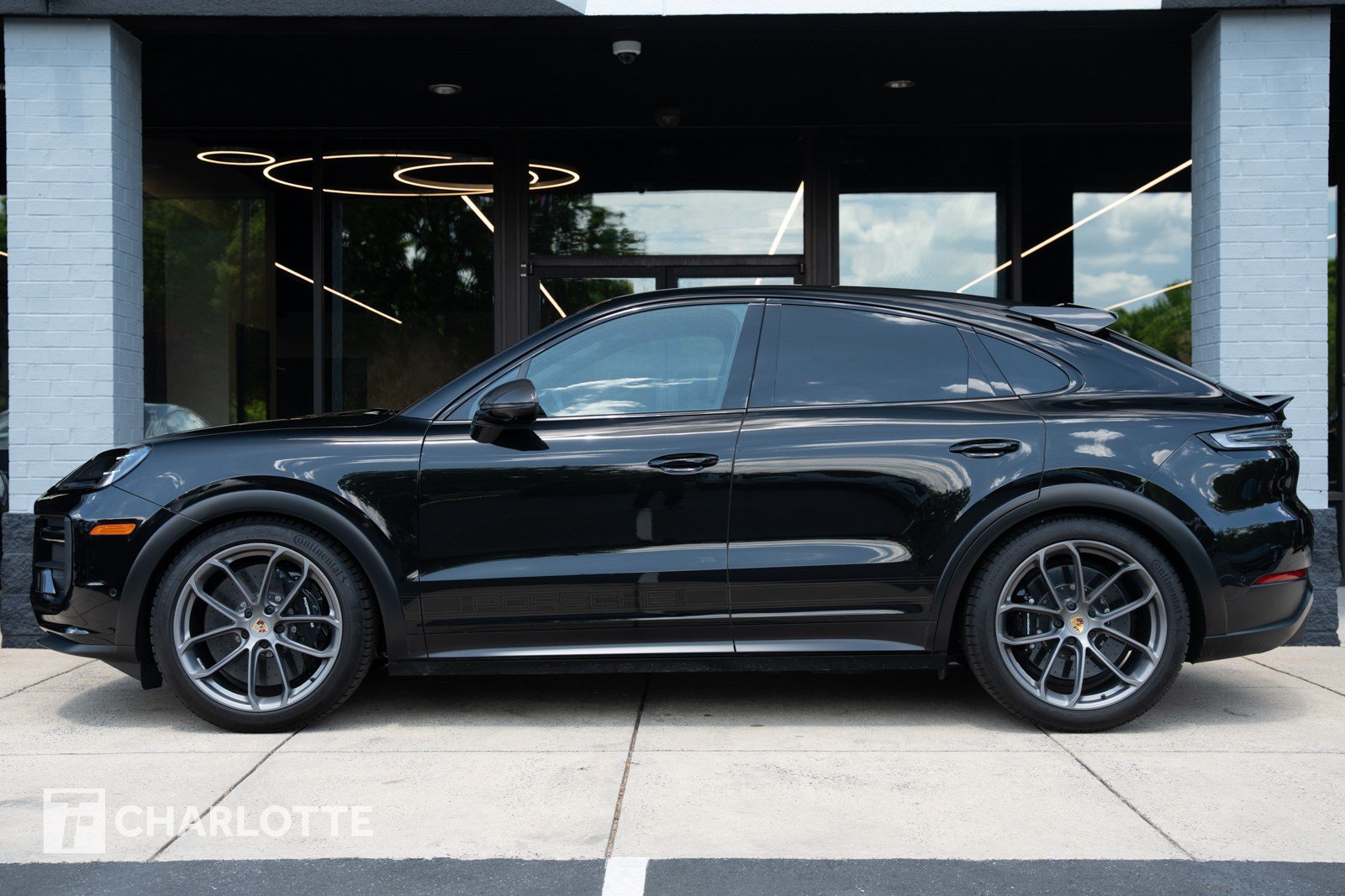 Used 2024 Porsche Cayenne Turbo GT AWD/4WD image 1