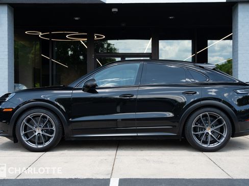 Used 2024 Porsche Cayenne Turbo GT AWD/4WD image 1