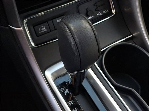 Certified 2022 Subaru Ascent Limited w/ Technology Package image 15