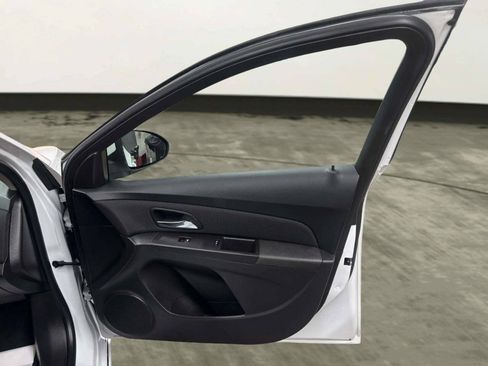 Used 2016 Chevrolet Cruze LT FWD image 19