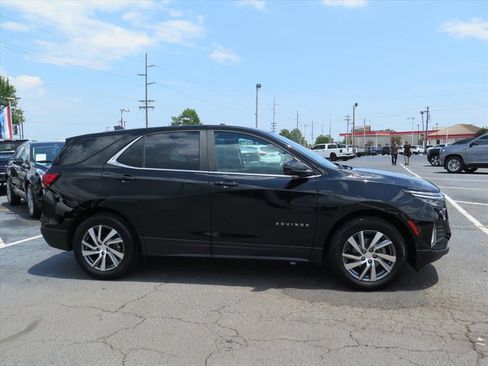 Used 2024 Chevrolet Equinox LT w/ LPO, Floor Liner Package FWD image 2