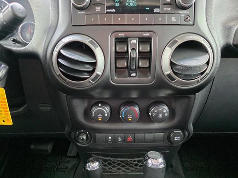 Used 2016 Jeep Wrangler Unlimited Sport w/ Quick Order Package 24S AWD/4WD image 17