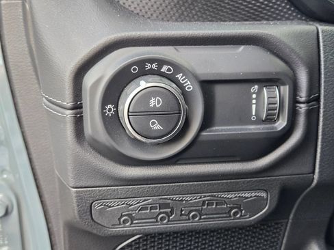 Used 2024 Jeep Gladiator Rubicon AWD/4WD image 23