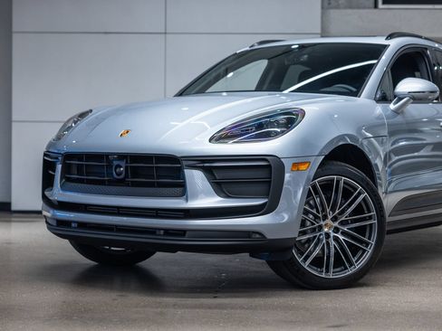 Certified 2026 Porsche Macan AWD/4WD image 19
