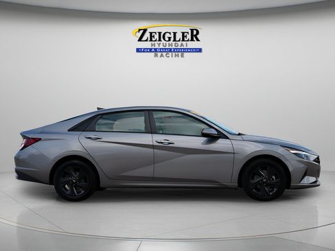 Certified 2021 Hyundai Elantra SEL w/ Convenience Package FWD image 8