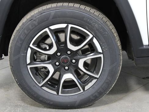 Used 2025 Jeep Compass Trailhawk image 17