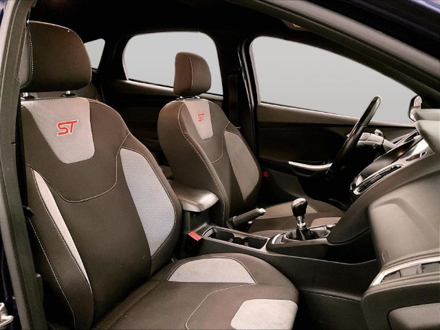 Used 2017 Ford Focus ST FWD image 7