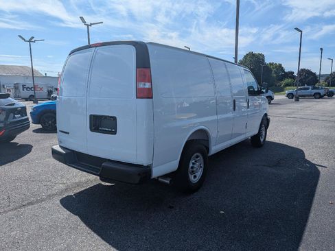 New 2025 Chevrolet Express 2500 w/ Driver Convenience Package RWD image 31