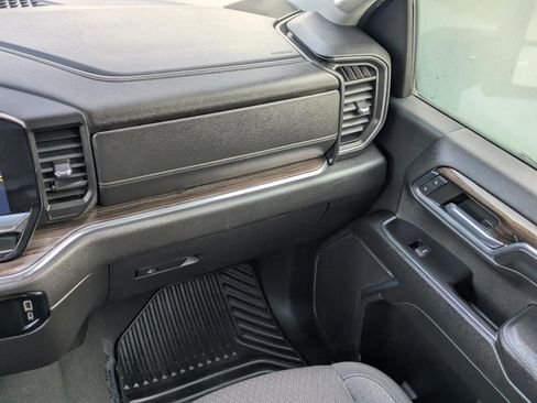 Used 2024 Chevrolet Silverado 3500 LT image 17