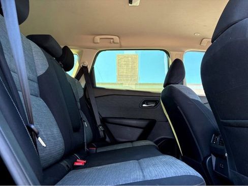 Used 2023 Nissan Rogue SV FWD image 19