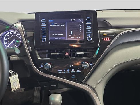 Used 2024 Toyota Camry SE image 21