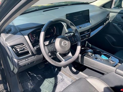 Used 2024 Nissan Rogue SL AWD/4WD image 18